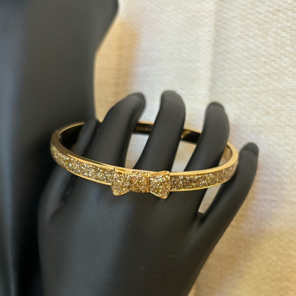 Kate Spade New York TAKE A BOW Glitter Bangle Bracelet
